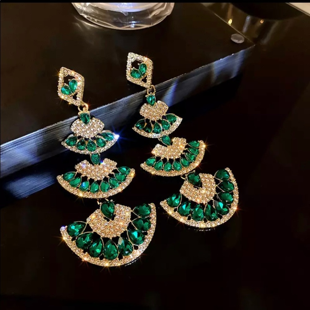 Aretes de fantasía color verde